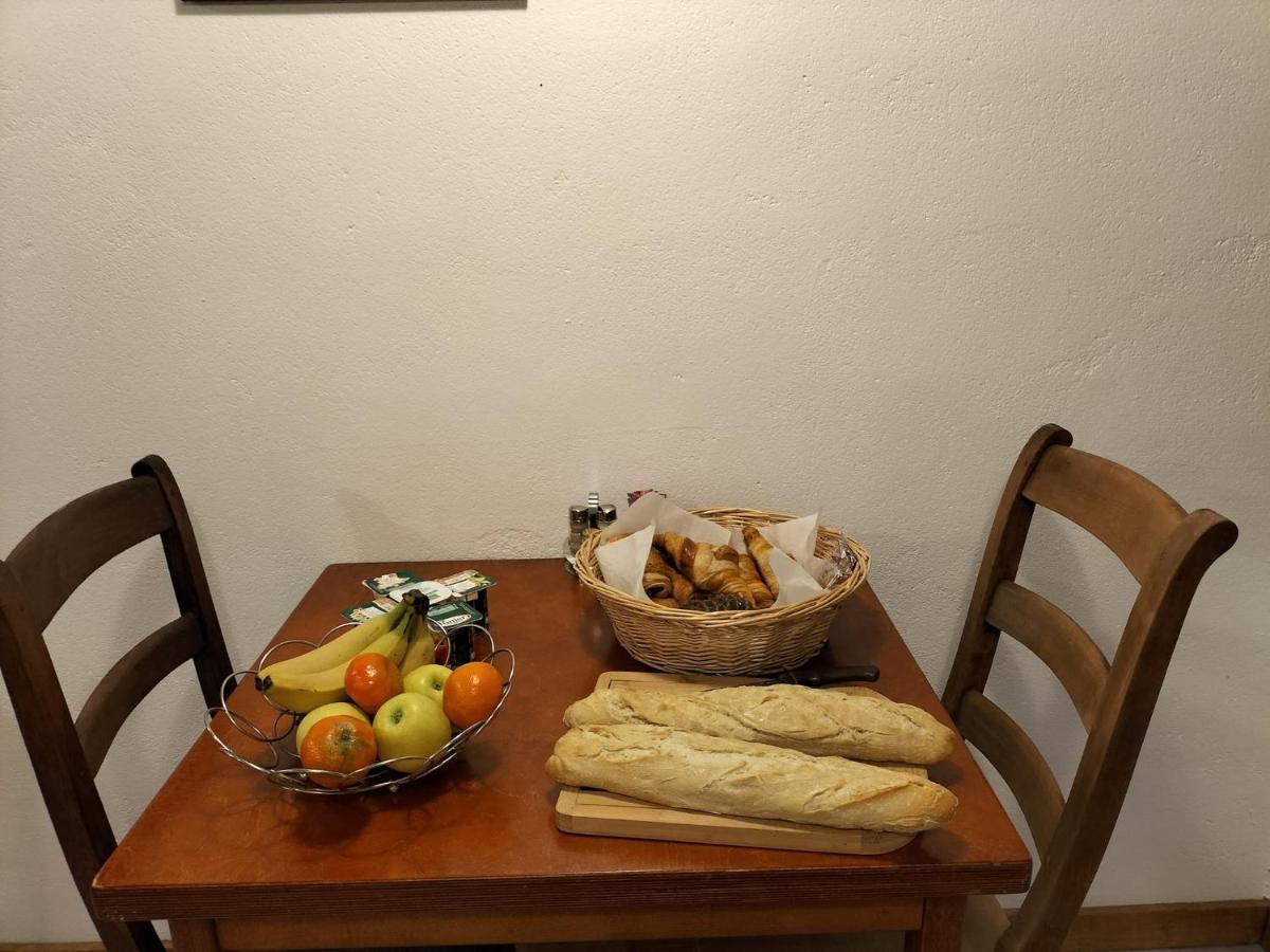 Le Jardin Des Hirondelles Bed & Breakfast Blanzaguet-Saint-Cybard Ngoại thất bức ảnh